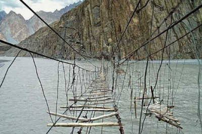 7 пугающих мостов мира, по которым мало кто отважится пройти