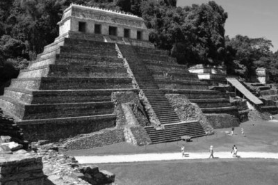 Легенда о «галактическом агенте» в саркофаге из Паленке