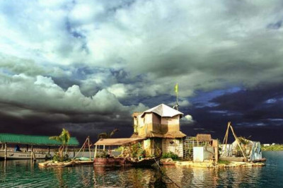 Как построить собственный остров.. из пластиковых бутылок: вдохновляющий опыт британского художника