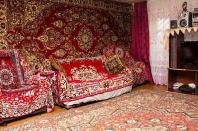 Зачем в СССР массово вешали ковры на стены