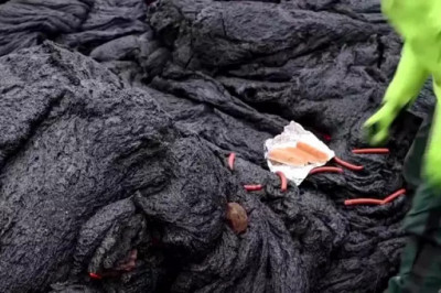 В Исландии ученые пожарили сосиски для хот-догов на лаве вулкана Фаградальсфьядль