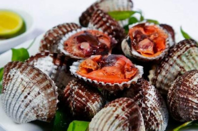 Протухшая акула, кровавые моллюски и др: 9 экзотических блюд, которые не примет «русский» желудок