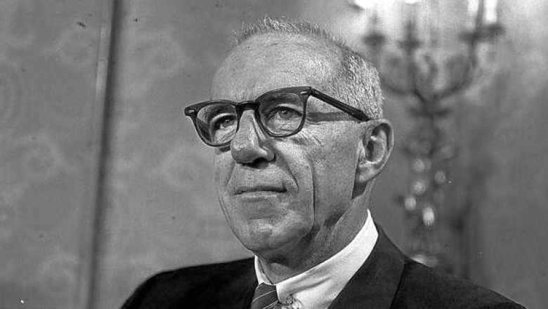 Как доктор Спок научил родителей всего мира воспитывать детей