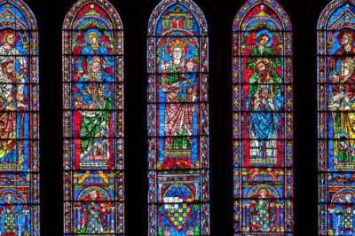 Путеводитель по церковным пазлам на стекле: как устроены средневековые витражи