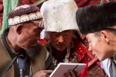 Зачем киргизам, живущим в горах, мобильные телефоны и планшеты, если там нет связи