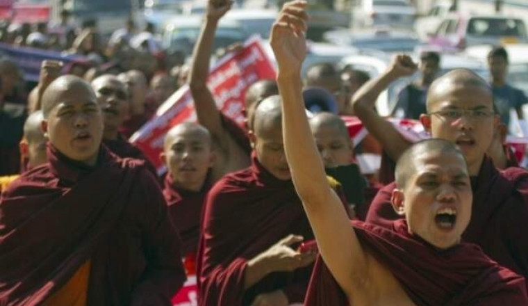 Буддизм и насилие: какие темные стороны скрывает в себе «самая миролюбивая религия в мире»