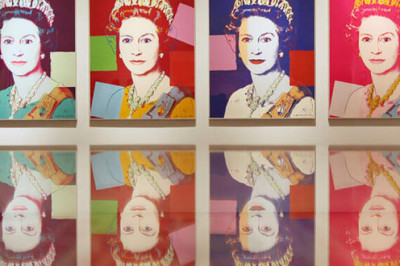 «Правящие королевы» Энди Уорхола: что побудило художника воспроизвести образ монаршей особы, и как отнеслась Елизавета II к такому изображению