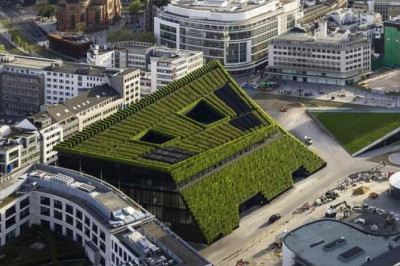 В Дюссельдорфе офисное здание обернули «живой» изгородью в 8 км, чтобы создать самый большой зеленый фасад