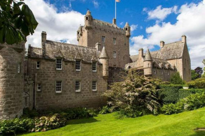 Чем прославился на весь мир шотландский замок Каудор?