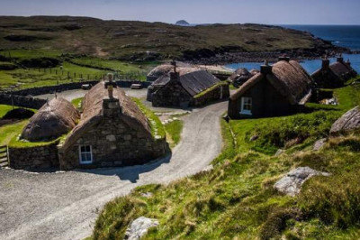 Гирраннан: шотландская деревушка на берегу Атлантики, где можно пожить в средневековых избушках